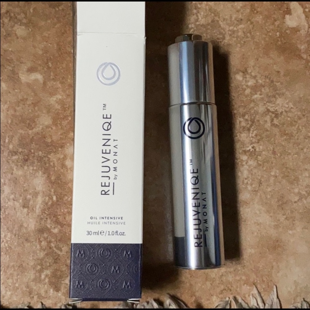 Monat Hair Care: rejuvenating oil, dry shampoo